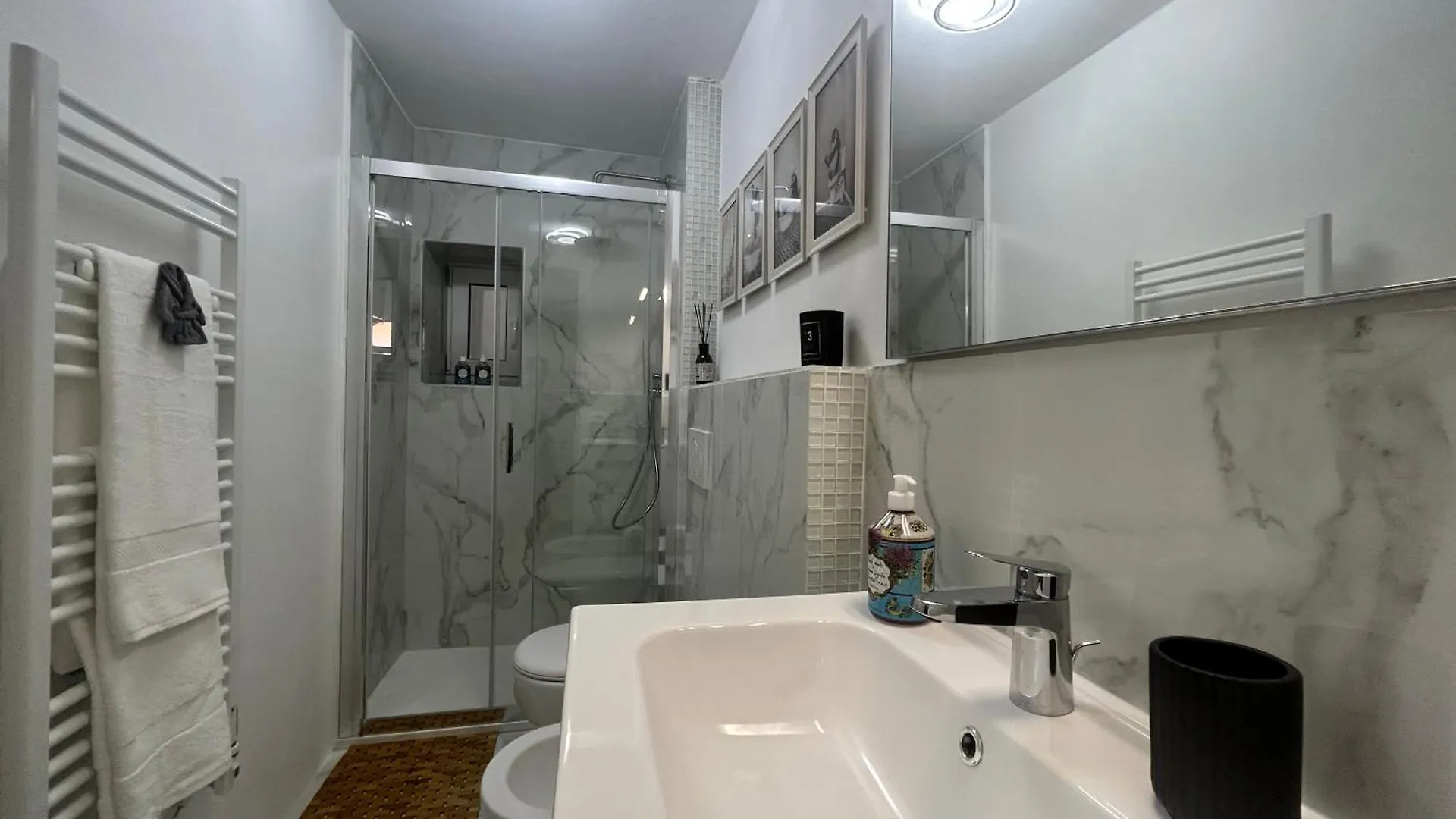 Chic & Renovated- Prime Location - 4 Min Walk To Seaside Apartment Rapallo 0*,  Italy