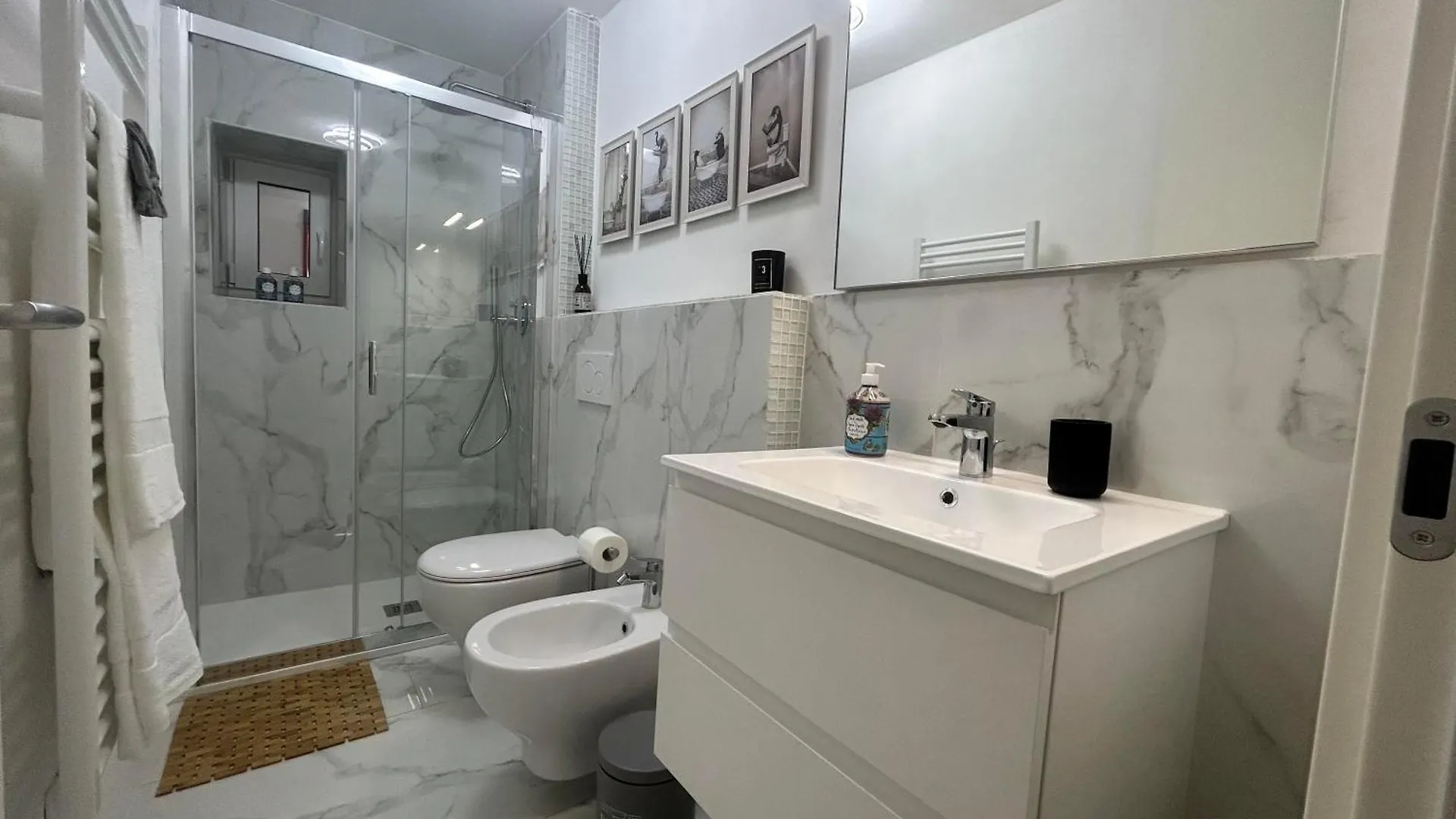Chic & Renovated- Prime Location - 4 Min Walk To Seaside Apartment Rapallo 0*,