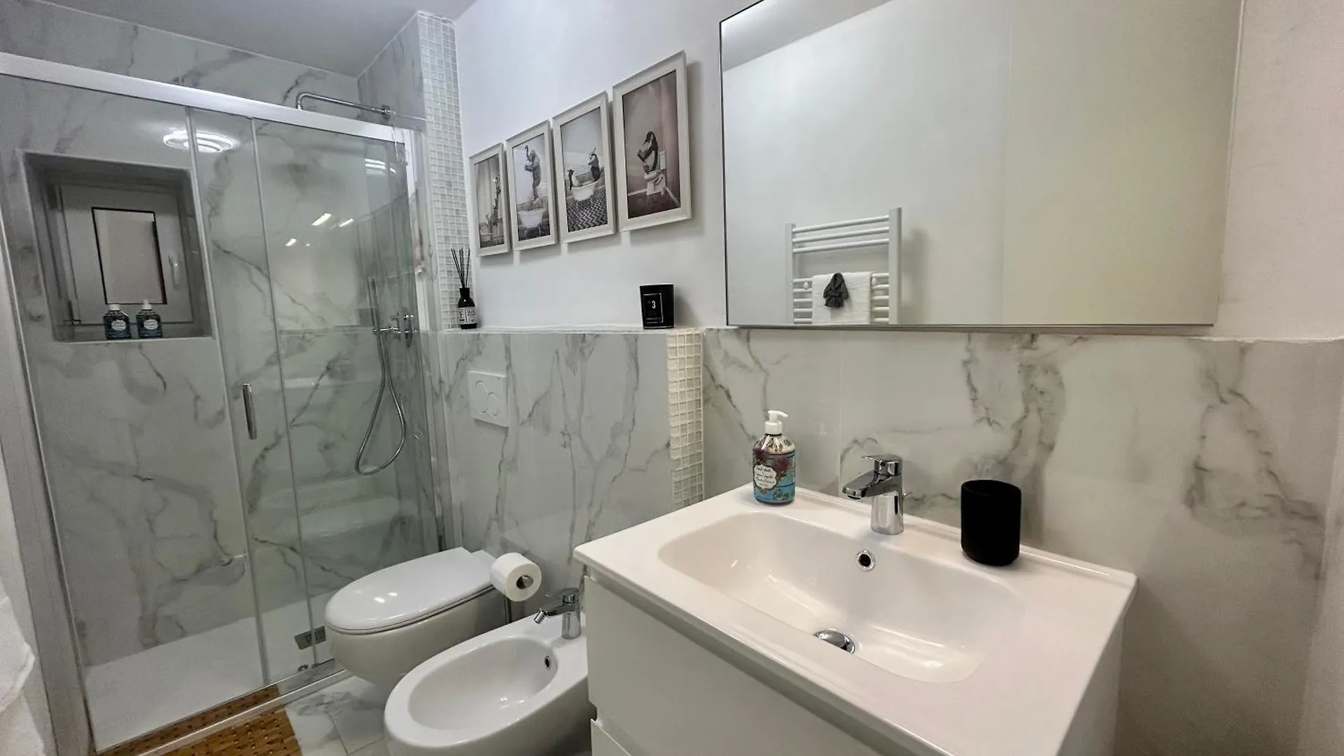 Chic & Renovated- Prime Location - 4 Min Walk To Seaside Apartment Rapallo Italy